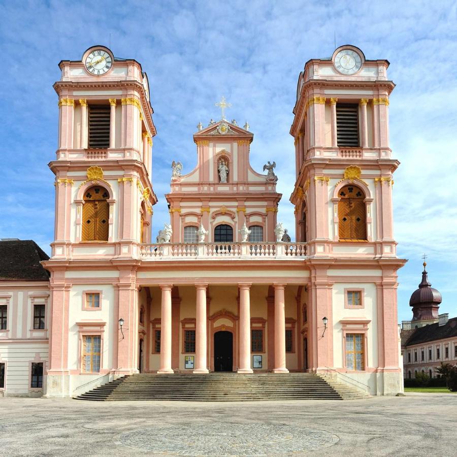 Gastehaus Benediktinerstift Gottweig - Bed & Breakfast Monastery Furth bei Gottweig Kültér fotó